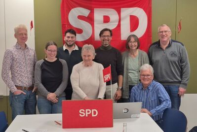 Dr. Schallmayer(ganz links), Malik Tümkaya (3.v.l.) und Dr. Schmidt-Wellenburg (5.v.l.) mit weiteren OV-Mitgliedern