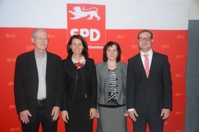von links:Fraktionssprecher Gerd Schmied, Rita Schwarzelühr-Sutter, Marion Hackel und Vorsitzender Fabian Wunderlich